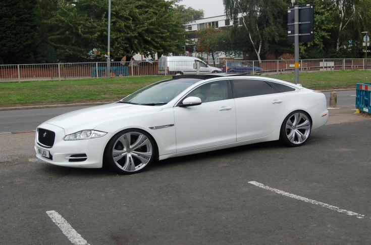 JAGUAR XJ SAVOY HYPER SILVER OR CHROME INSERTS